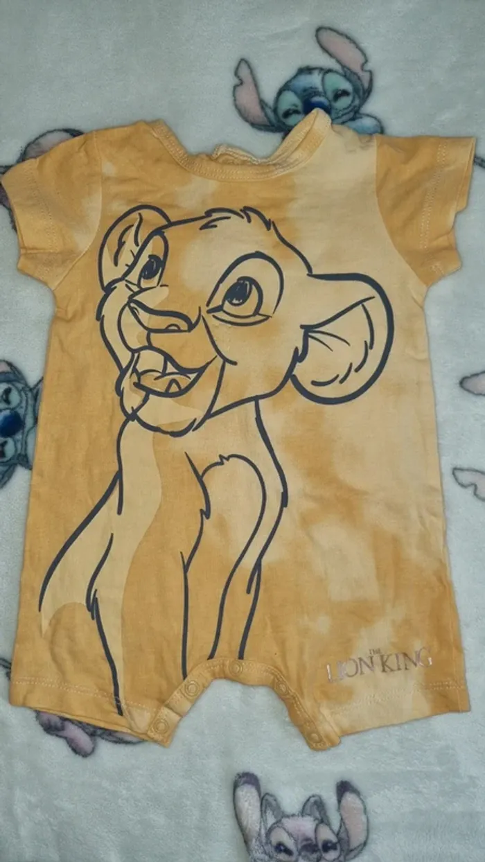 Grenouillère le roi lion 1 mois en très bon état