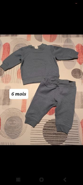 Tenue ensemble Taille 6 mois