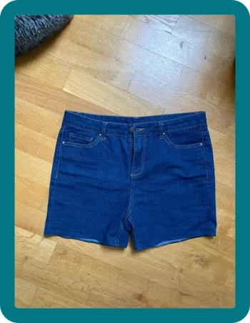 Jeans coupé en short, taille 42