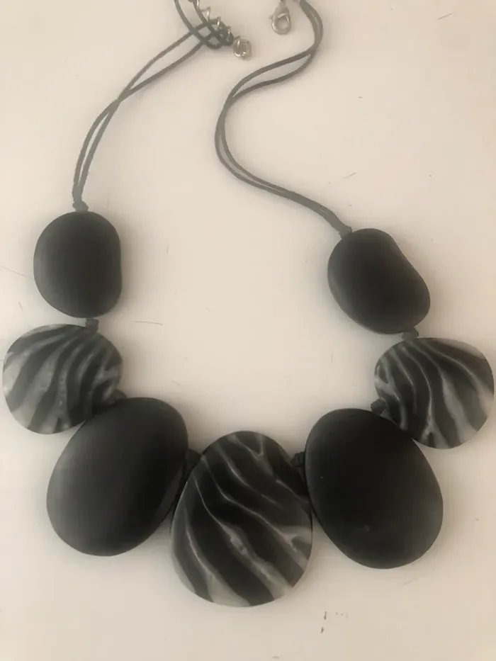 Collier raz du cou galet TBE 48 cm - photo numéro 2