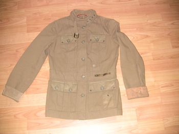 Ensemble vêtement pantacourt et veste beige foncé Taille 40 Alain Manoukian