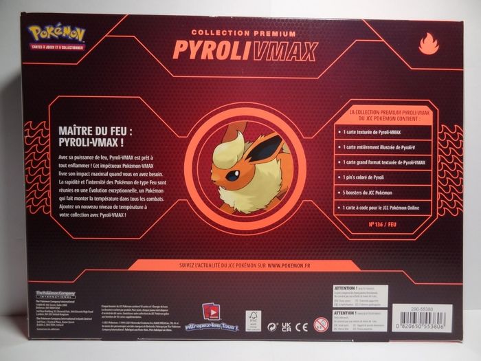 Coffret Pokémon Premium 3 pièces : Aquali / Pyroli / Voltali-VMAX - Neuf - photo numéro 9