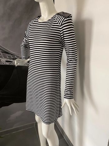 Robe rayée noir et blanc