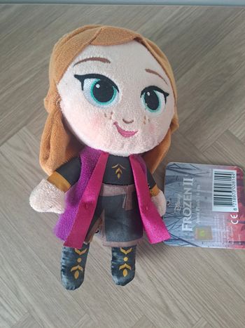 Jolie peluche Anna Disney