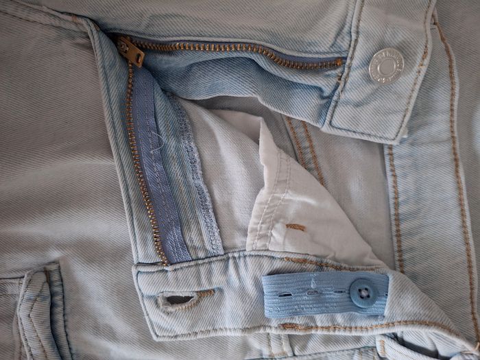 Jeans bleu clair cargo large réglable 12 ans H&M 
Très bon état - photo numéro 9