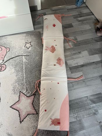 Tour de lit bébé fille