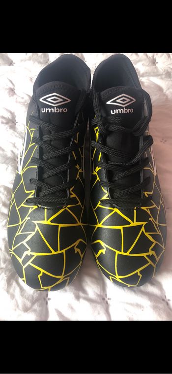 Crampons garçon umbro T37