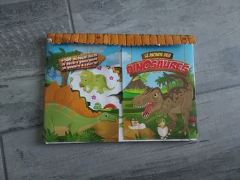 Livre le monde des dinosaures