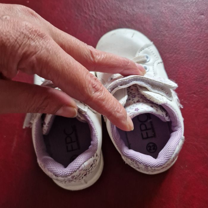 22 basket blanche et lila - photo numéro 3