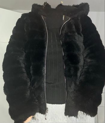Veste en fausse fourrure noire