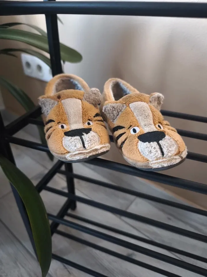 Pantoufles lion