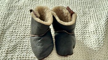Chaussons bébé peau d’agneau