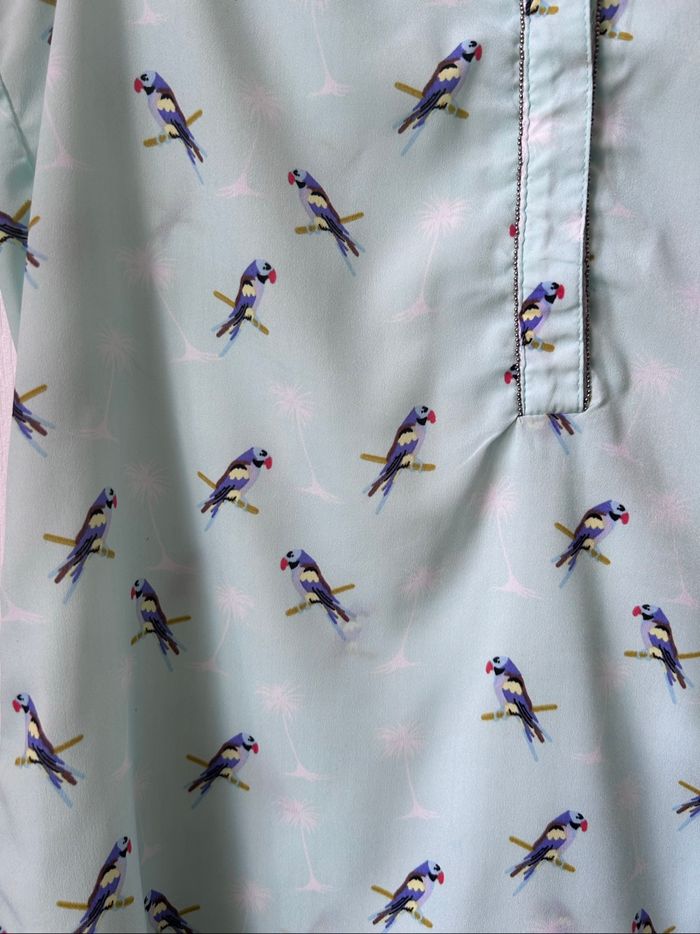 Blouse manches courtes, motifs  perroquets - photo numéro 2