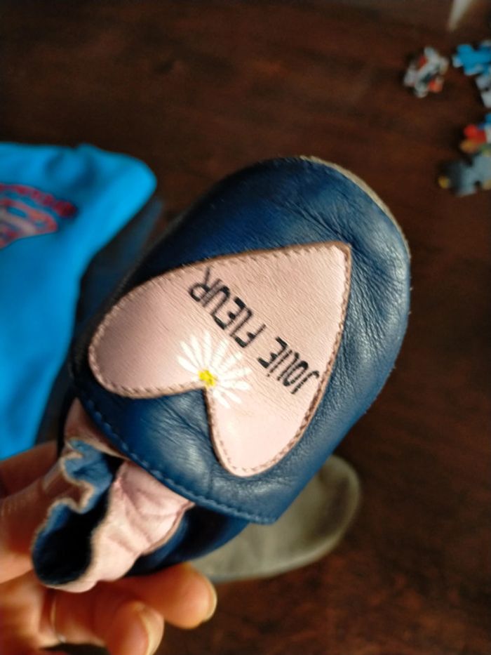 Petits chaussons cuir - photo numéro 3