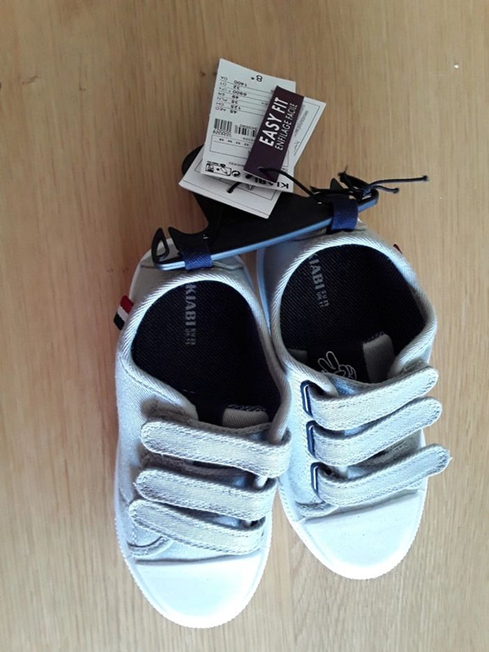 Chaussures neuves a scratch taille 29