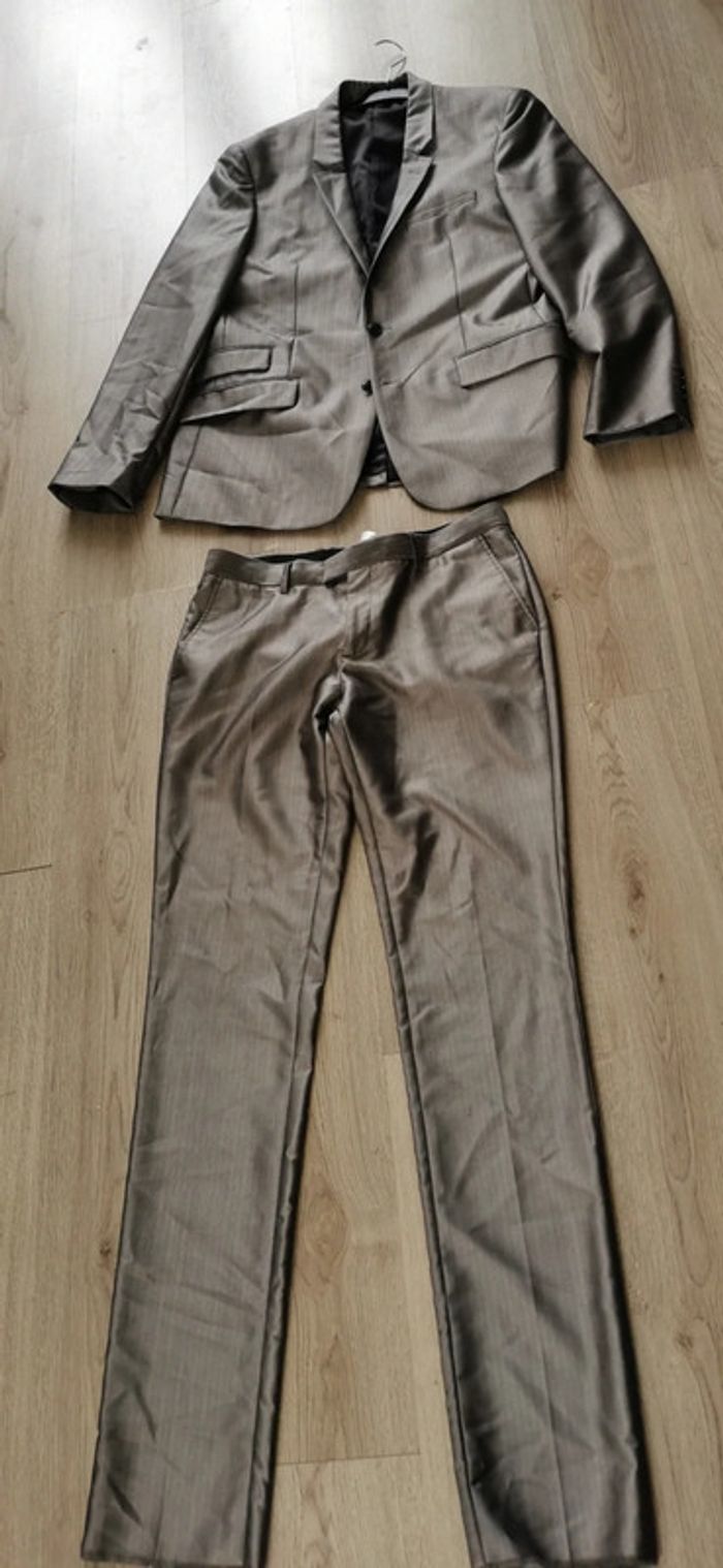 Costume gris clair