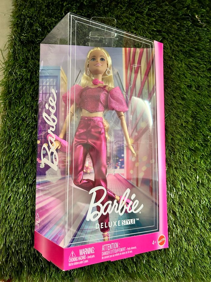 Poupée Barbie deluxe neuve