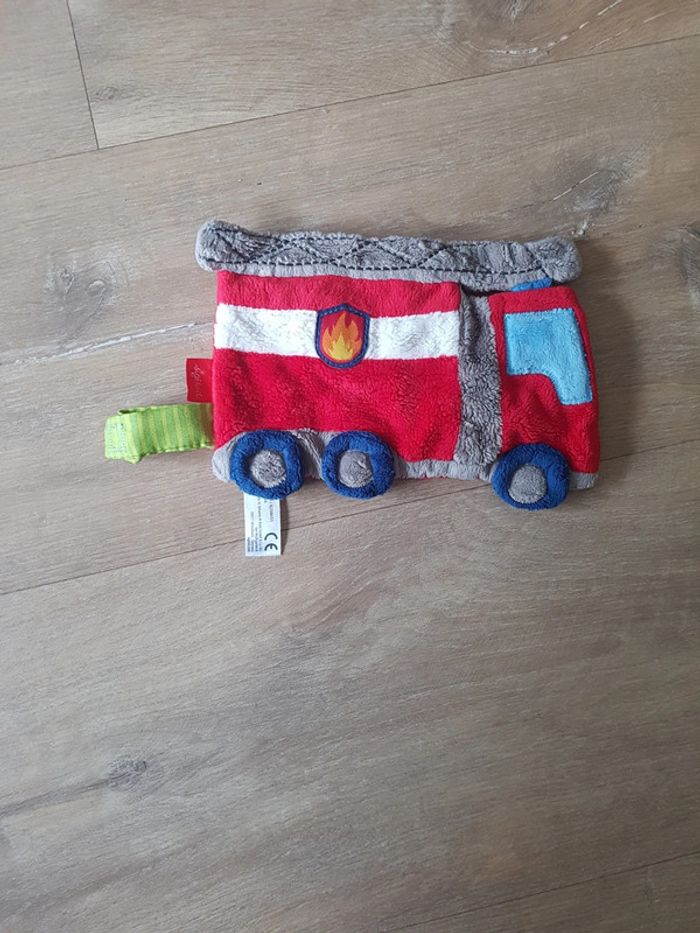 Peluche plat pompier