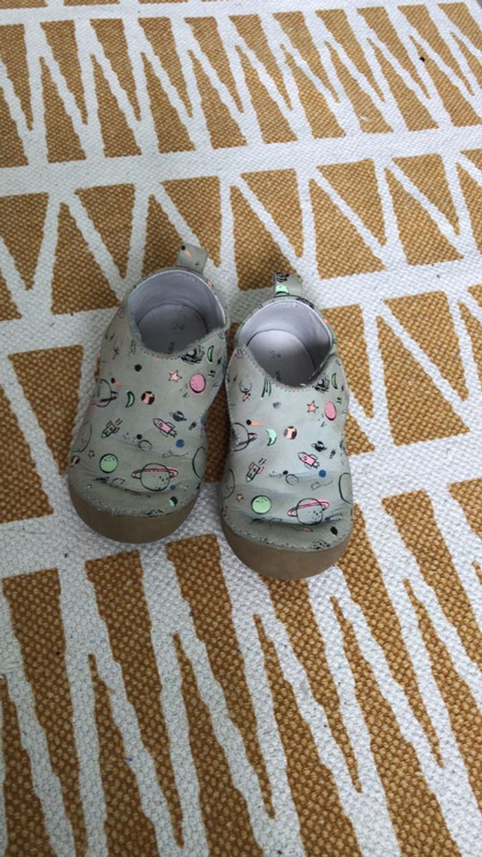 Pantoufles Vertbaudet planètes