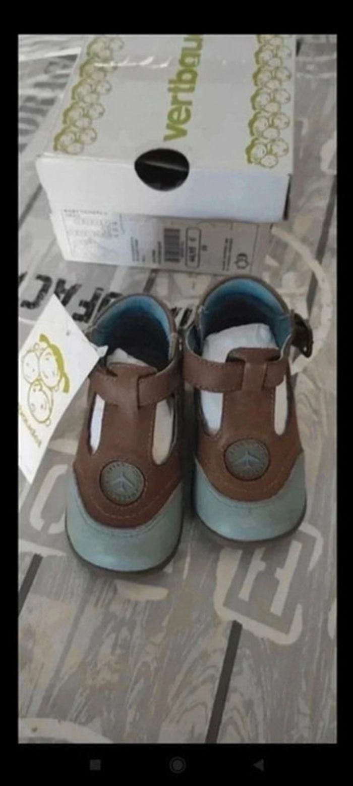 Chaussures Vertbaudet pointure 19
