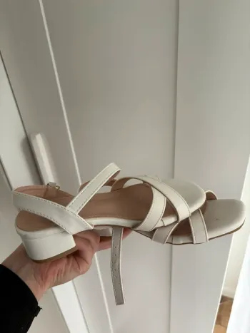 Sandales à talons pour fille p31