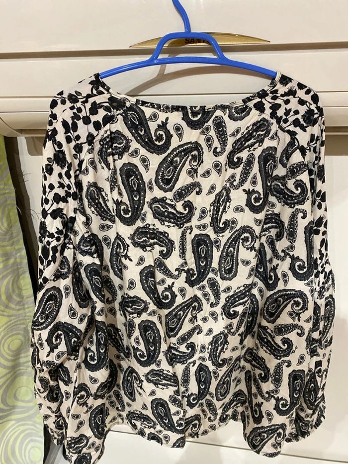 Blouse noire et blanche à motifs, Atelier Jad. Porté une seule fois - photo numéro 3