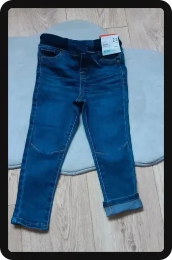 Pantalon jeans slim primark 2/3 ans neuf avec étiquette