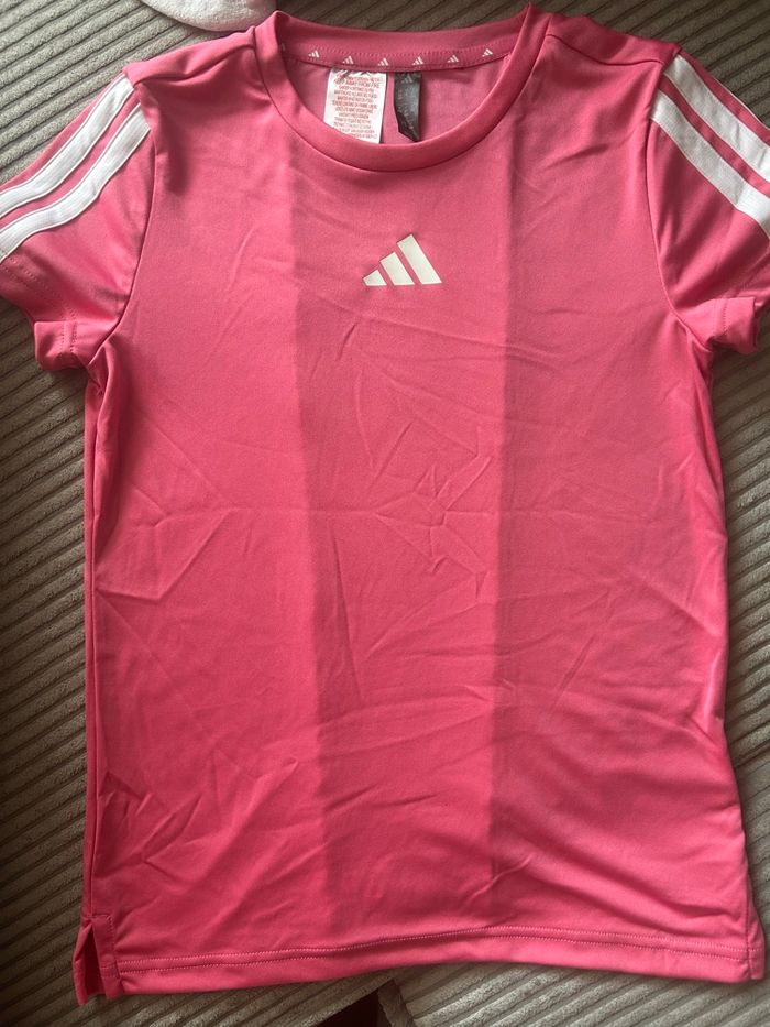 Tes shirt adidas neuf - photo numéro 1