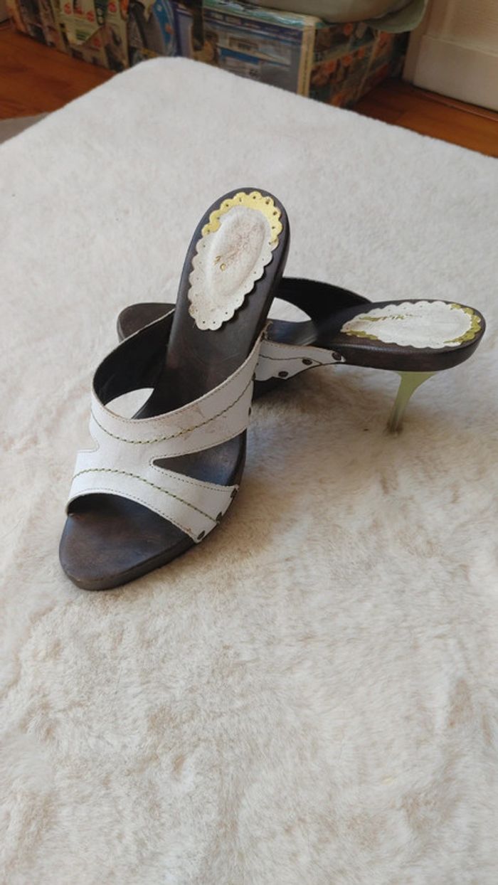 Magnifique mule escarpins vintage ouverts en cuir et bois talon fine transparente - photo numéro 18