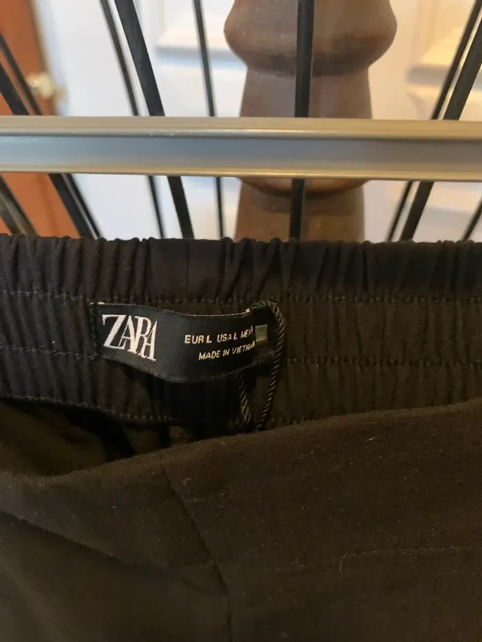 Pantalon noire à boutons sur le devant - photo numéro 3