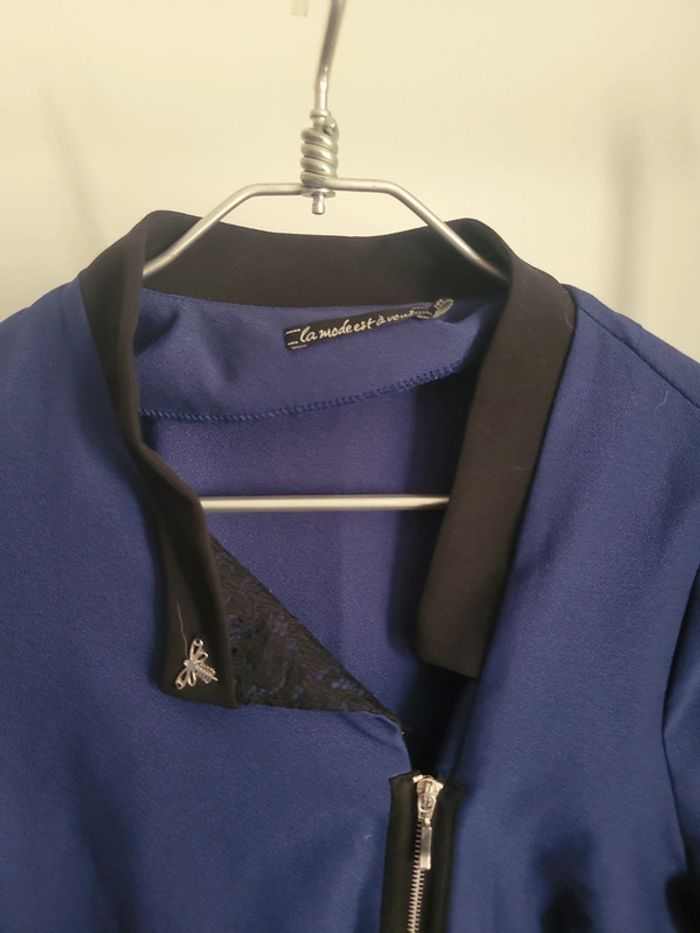 Veste bleu et noire - photo numéro 2