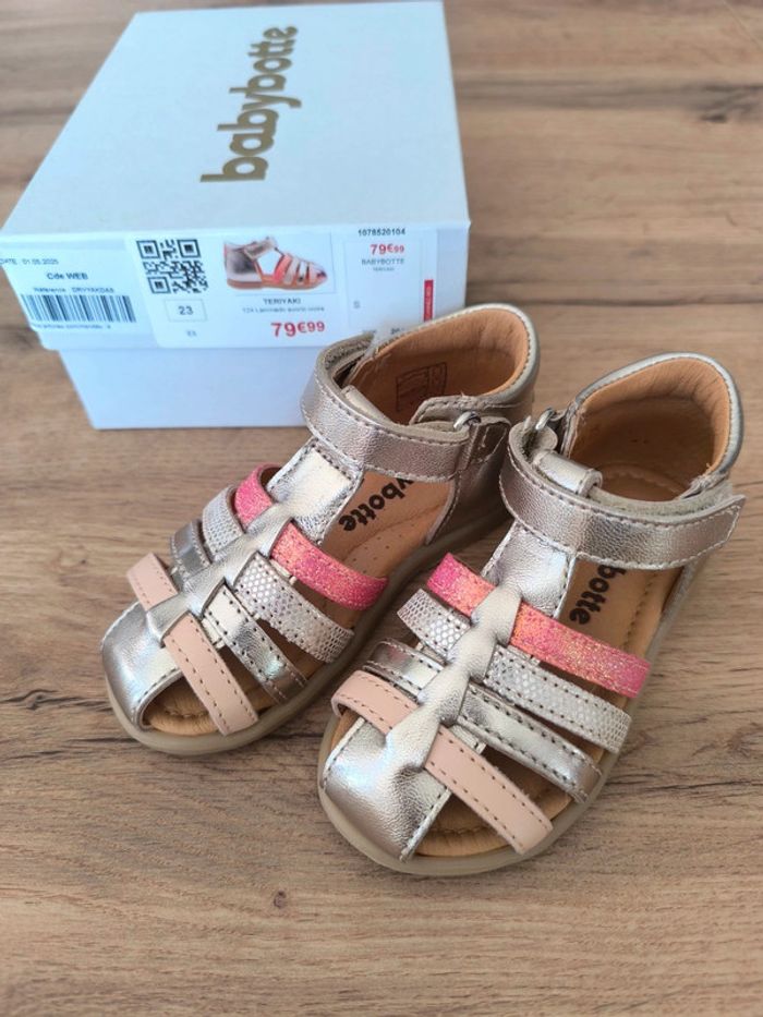 Sandales fille neuves Babybotte modèle Teriyaki Taille 23