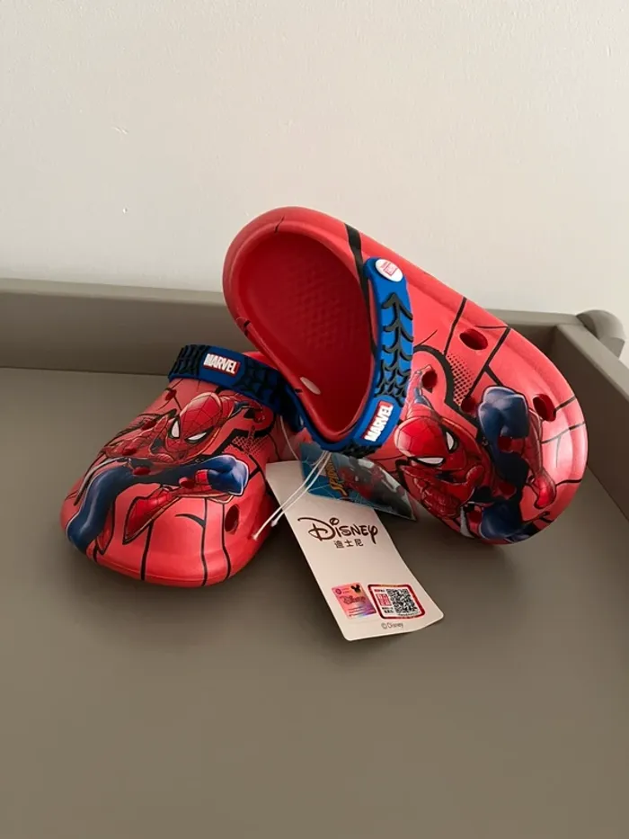 Claquettes Spiderman pointure 27 - photo numéro 3