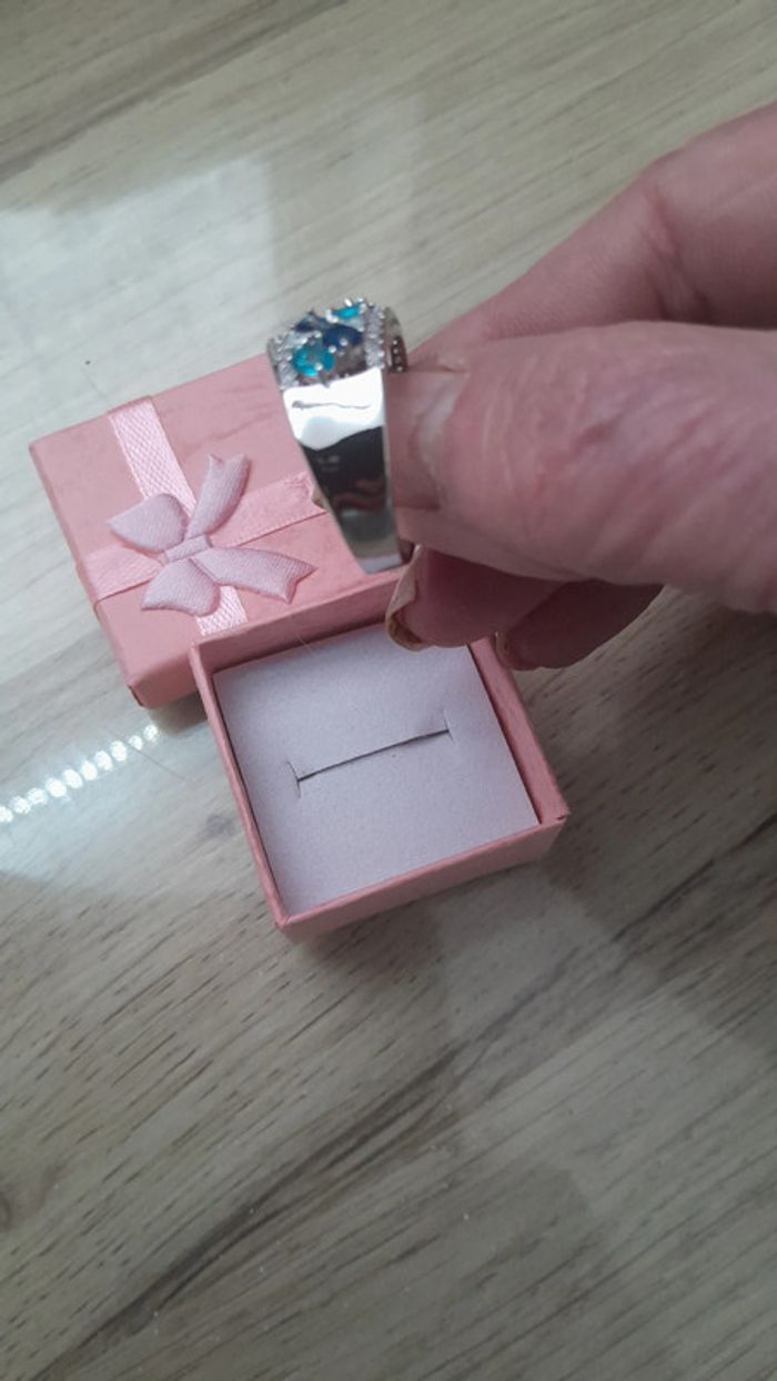 Bague incrustée de brillants bleus et bleus marine, taille 60 - photo numéro 5