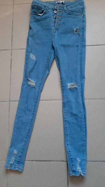 Jean troué femme taille 38 peux convenir 36