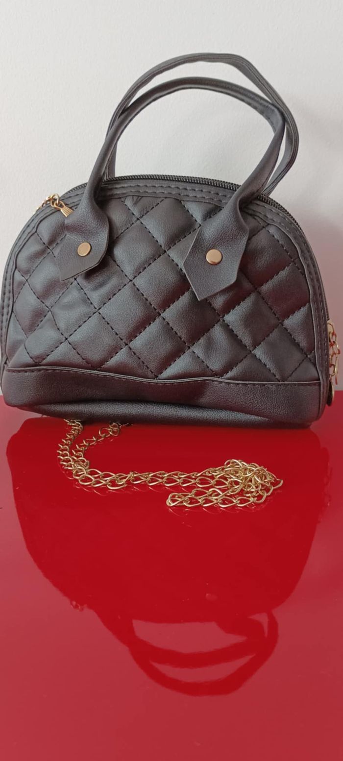 Petit sac à main noir avec bandoulière dorée - photo numéro 5