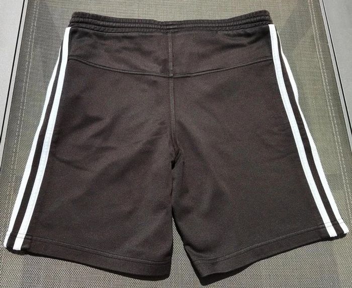8 € Short adidas 12 ans - photo numéro 2