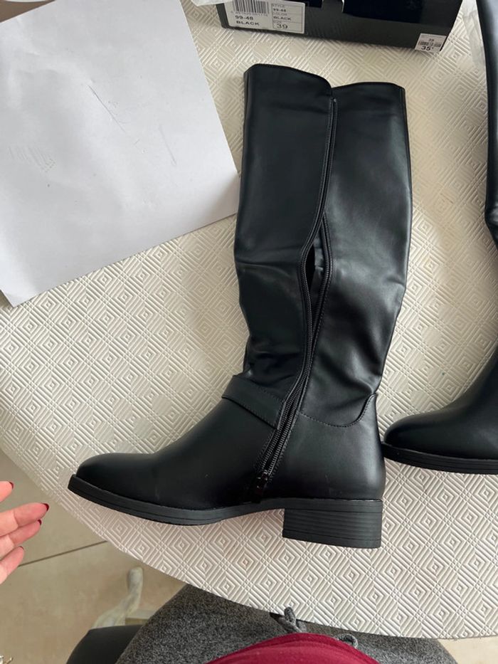 Bottes noir neuves taille 39 - photo numéro 2