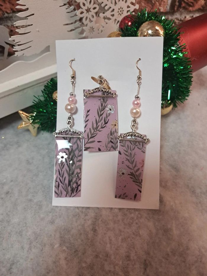 Boucles d'oreilles pendante rectangulaire avec pendentif rose et blanc - photo numéro 2