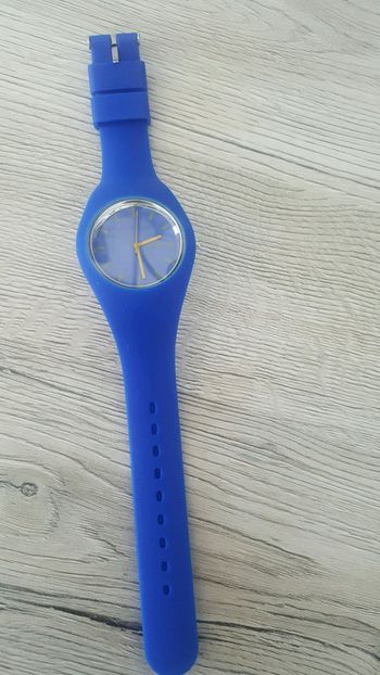 Montre bleu