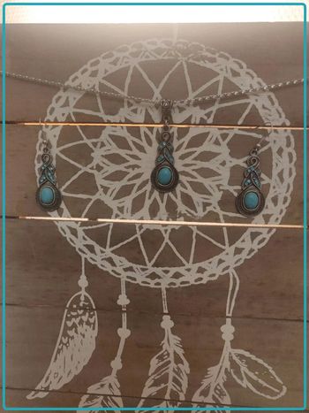 Parure bijoux boucles et collier baroque