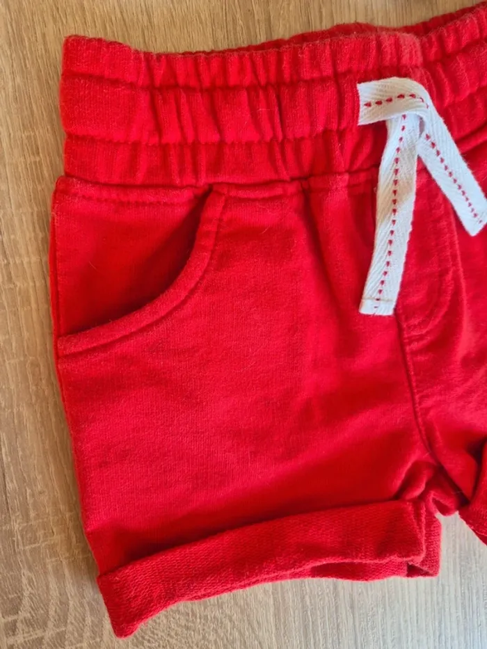 Short rouge 12mois - photo numéro 2