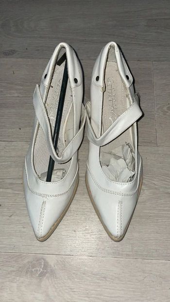 Chaussures avec lanière réglable