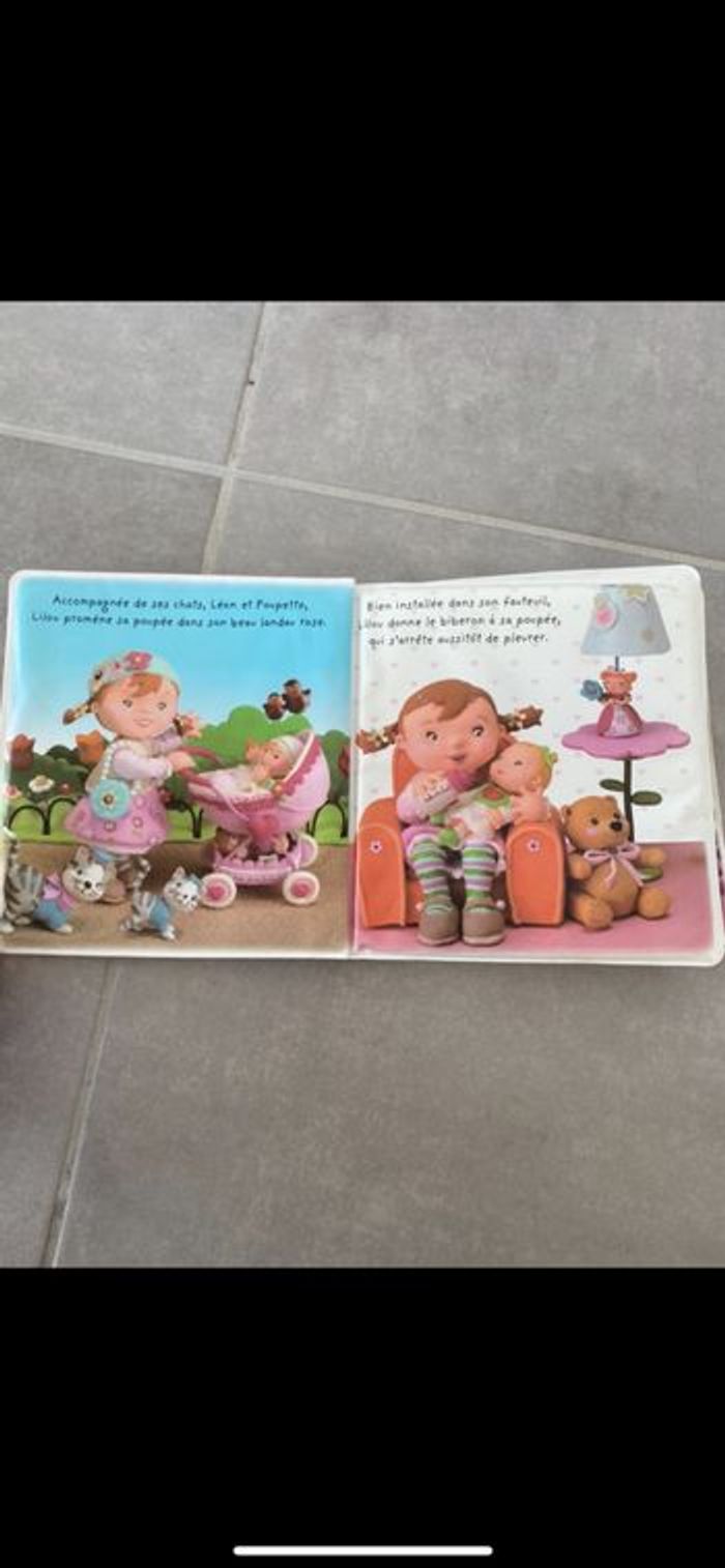 Livre de bain Lilou joue à la poupée - photo numéro 2