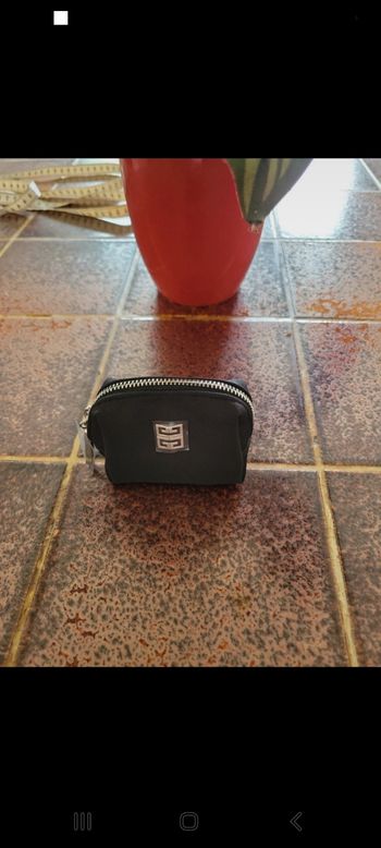 Petite pochette Givenchy 8 x 4 cm