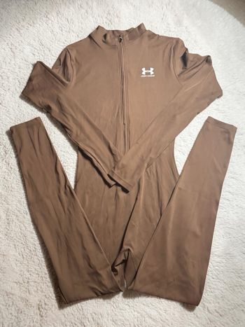 Combinaison sport style Under Armour – Taille M – Très bon état – Fitness & training