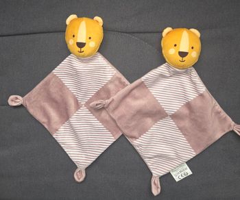 Lot de 2 doudous Ours / Tigre plat losange beige , beige et blanc rayé- Mes petits cailloux