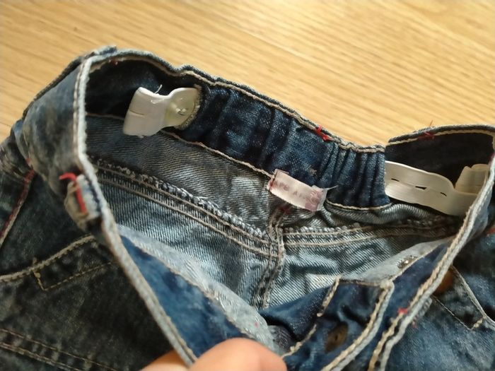 Pantacourt en jean. Filles .Tape a l'oeil.
Taille 4 ans - photo numéro 5
