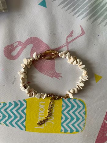 Bracelet coquillage.