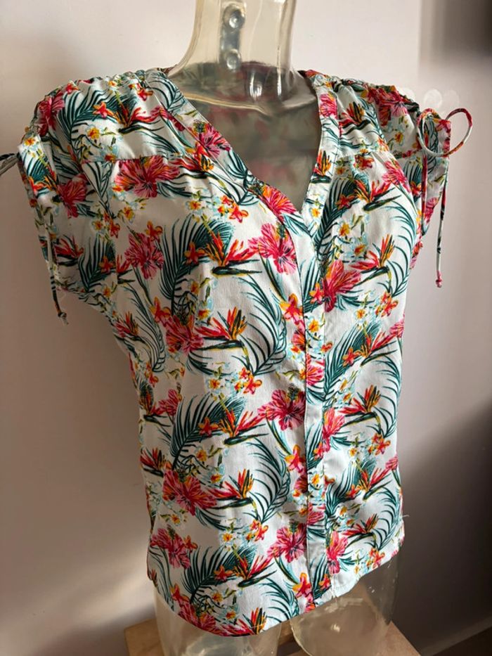 TEE shirt U collection taille 36 - photo numéro 2